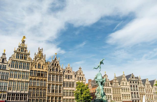 1-hour tour of Antwerp highlights with a local