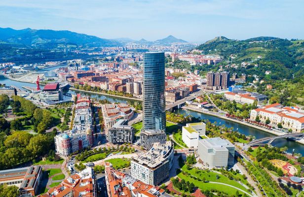 Discover Bilbao in 60 Minutes with a Local