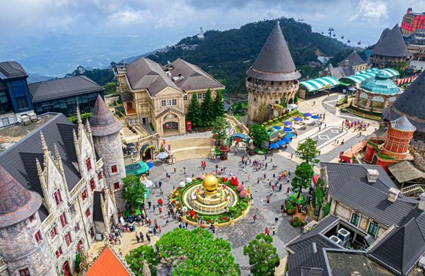 Ba Na Hills private tour with Golden Bridge