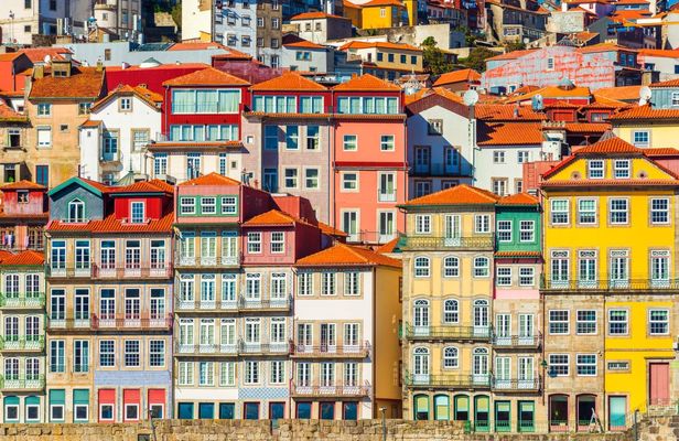 Walking tour of Porto's Instagrammable spots with a local