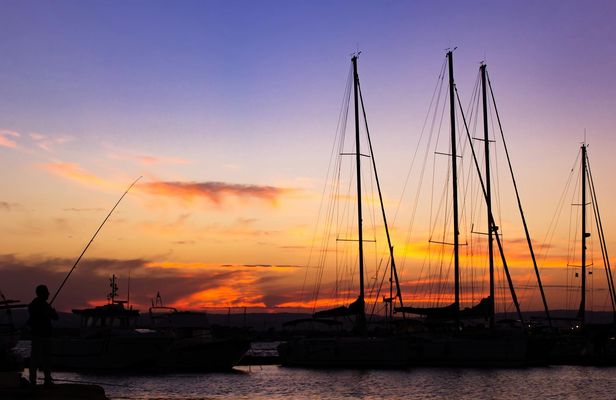 Private boat tour along Ortigia coastline with a Sicilian aperitif