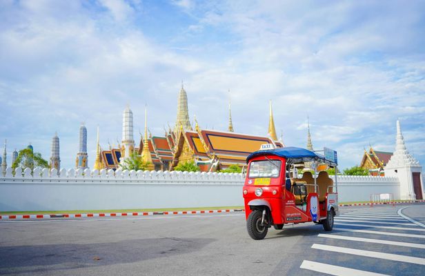 4-hour eco-friendly electric tuk tuk self-guided tour in Bangkok