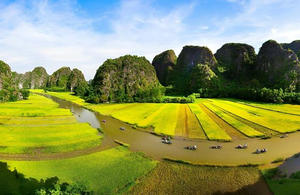 Hanoi to Ninh Binh day tour with lunch and activities