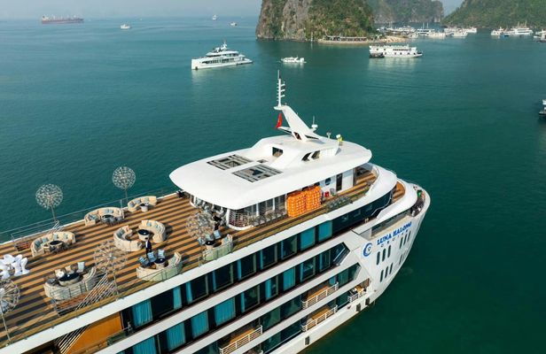 Ha Long Day Tour on Luxury Cruise with Buffet Lunch and Sunset party