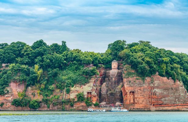Private tour to the Leshan Giant Buddha with lunch and boat ride