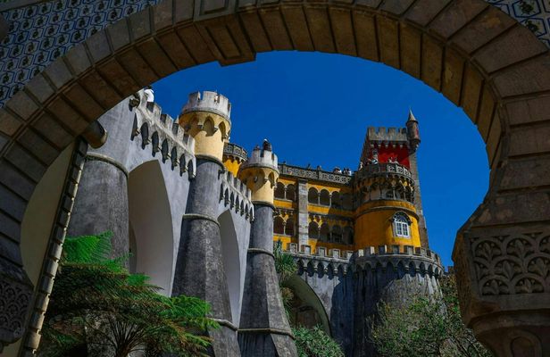 Full-day shared tour to Fátima, Nazaré, and Sintra from Lisbon