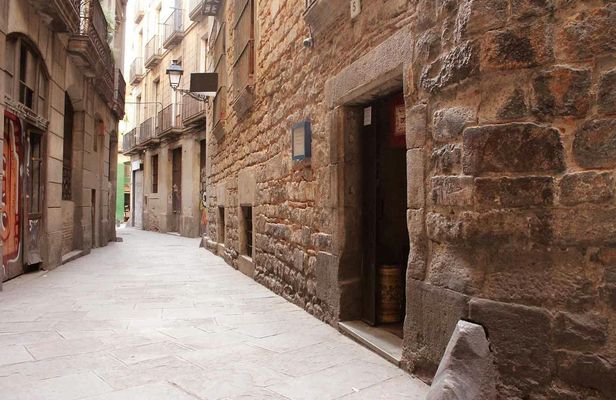 Tour of the Jewish quarter and main synagogue of Barcelona