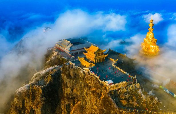 Private tour from Chengdu to Mount Emei with lunch and cable car