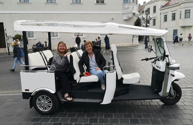 Budapest guided tour by electric tuk tuk