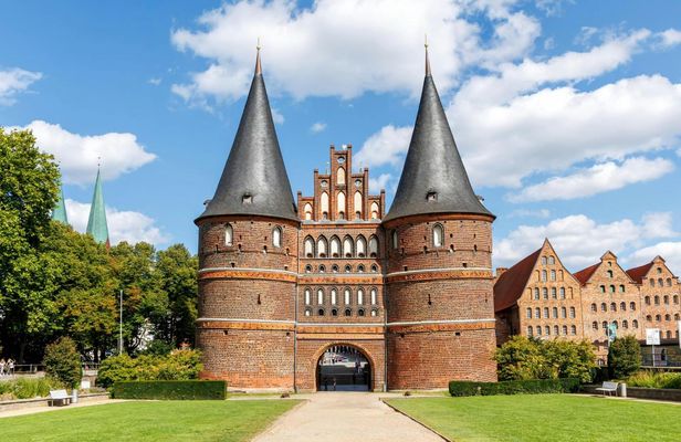 Lübeck best intro city walking tour with a local
