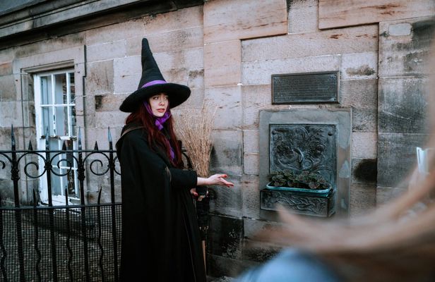 Edinburgh witches and haunted history old town walking tour