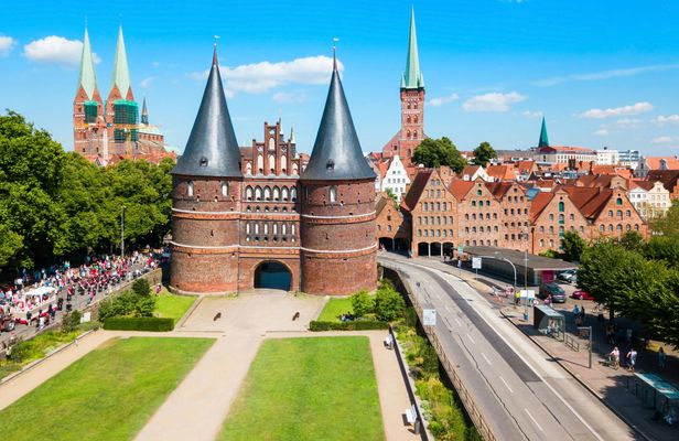 Follow the footsteps of the Hansa guided tour