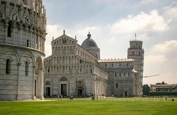 Pisa highlights tour with Leaning Tower entry - from Florence