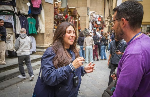 Wine windows, legends and secret corners of Florence evening tour