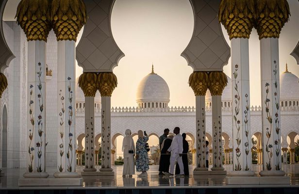 Abu Dhabi Aladdin adventure with Etihad Tower and Qasr Al Watan
