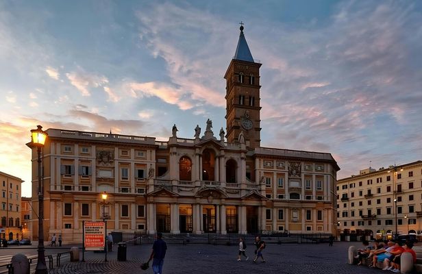 Santa Maria Maggiore and Liberian Museum small group tour