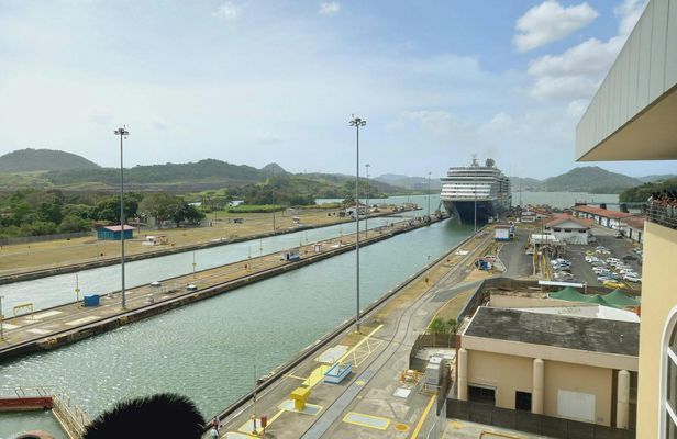 Guided tour of Panama Canal and historical landmarks in Panama City