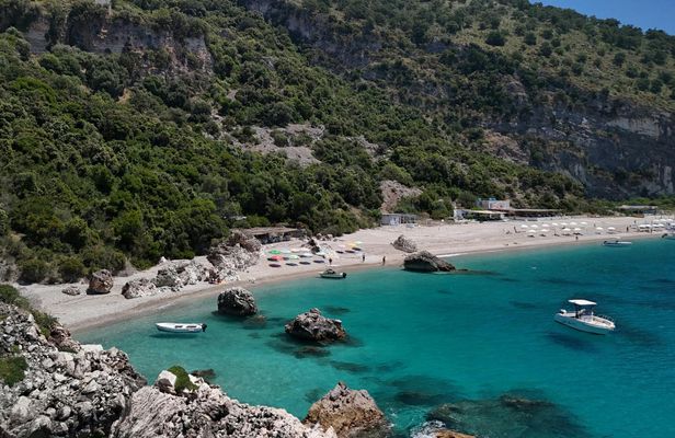 Half-day guided boat tour to Turtle Cave and Kroreza Beach