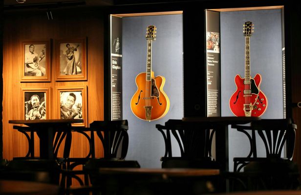 Rock Museum Barcelona tickets with signature cocktail at the Blues Bar