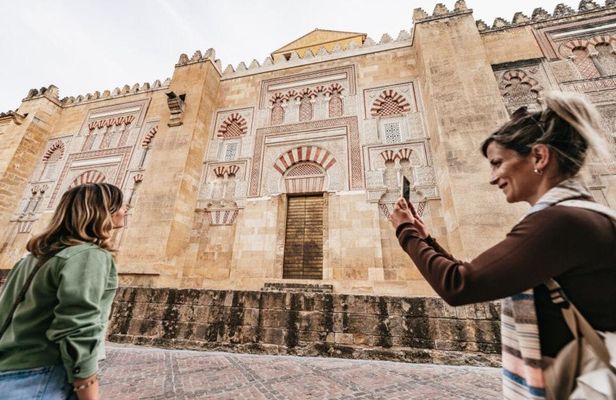 Guided tour of the Mosque-Cathedral of Córdoba and Jewish quarter