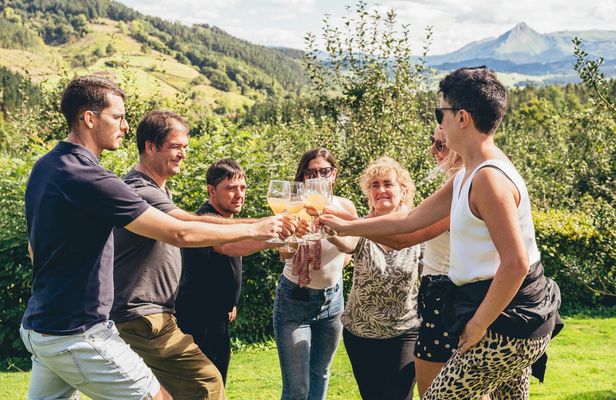 Basque cider house tour with lunch from San Sebastián