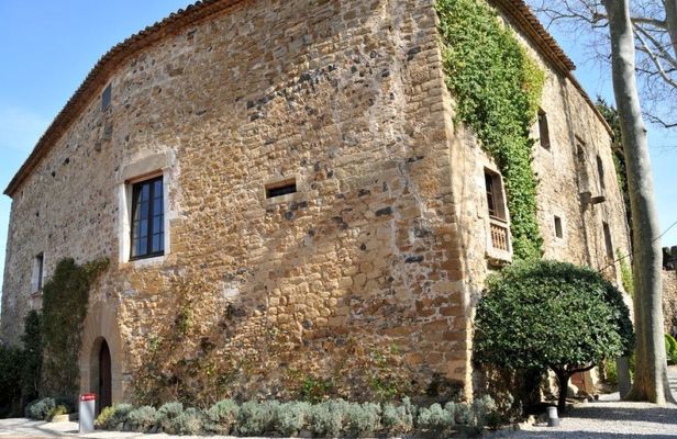 Gala Dalí Castle entrance ticket and guided visit