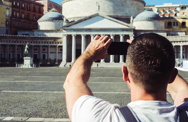 Half-day private and personalized walking tour of Naples