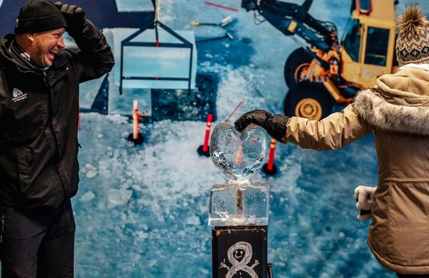 Ice sculpting, sauna, hot tub and dining experience in Rovaniemi
