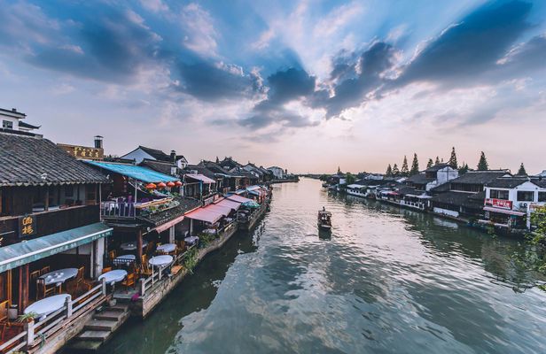 Shanghai city and Zhujiajiao water town private tour with lunch