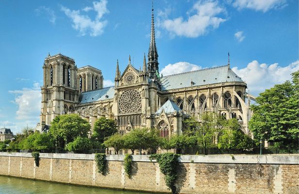 Notre Dame Cathedral Reserved Access with Guided Island Tour