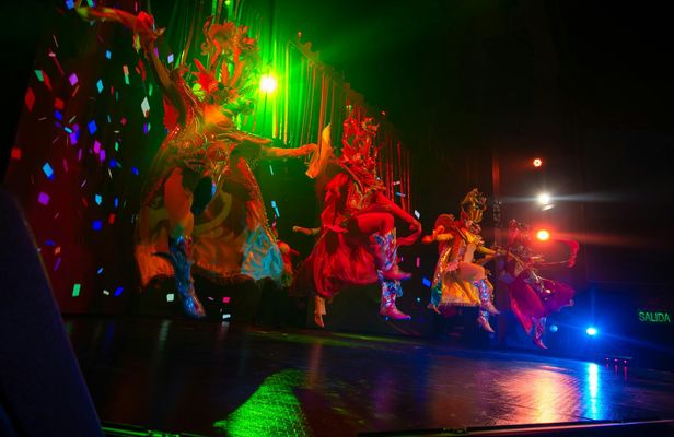 Peruvian cuisine and traditional dance night experience in Lima