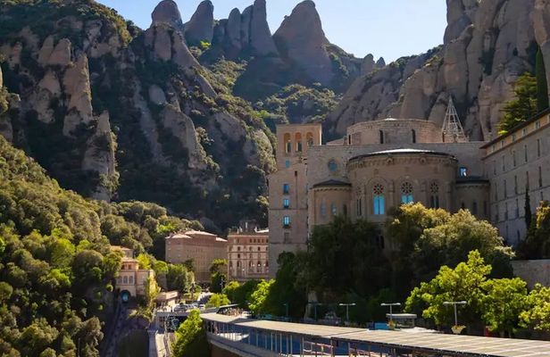 Day trip from Barcelona: Montserrat, Cava and Sitges