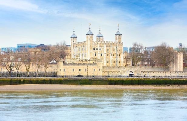 Windsor Castle and optional Tower of London tour with entry tickets