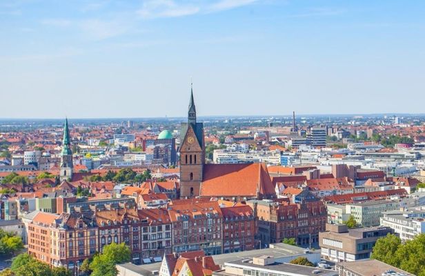 Hannover city highlights walking tour with a local guide