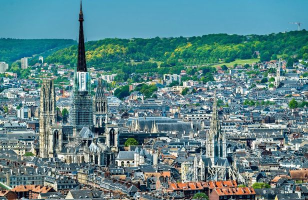 Rouen city highlights walking tour with a local guide
