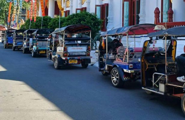 Tuk-tuk rental with driver for a 4-hour Chiang Mai temple experience