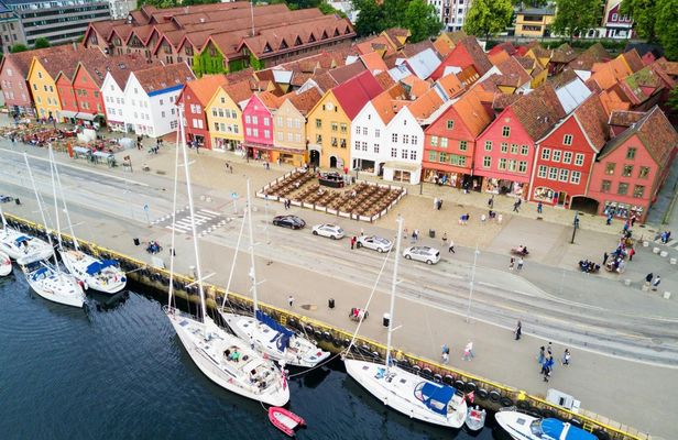 Bergen city highlights walking tour with a local guide