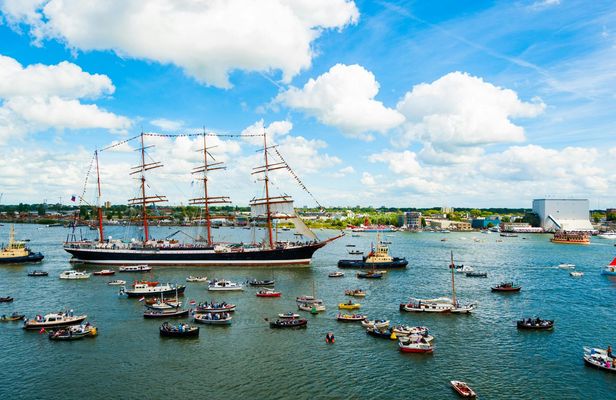 Tall ships boat tour with drinks included
