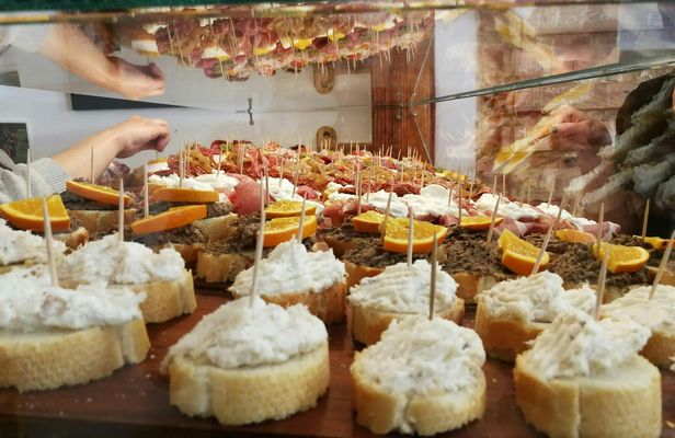 Verona guided walking food tour with aperitivo