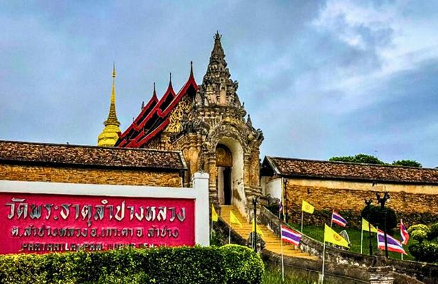 Experience Lampang’s Culture with private van and driver