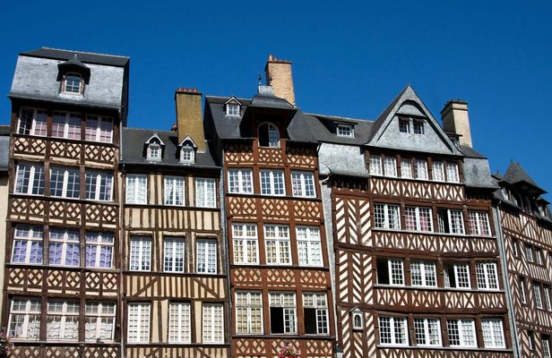 Rennes city highlights walking tour with a local guide