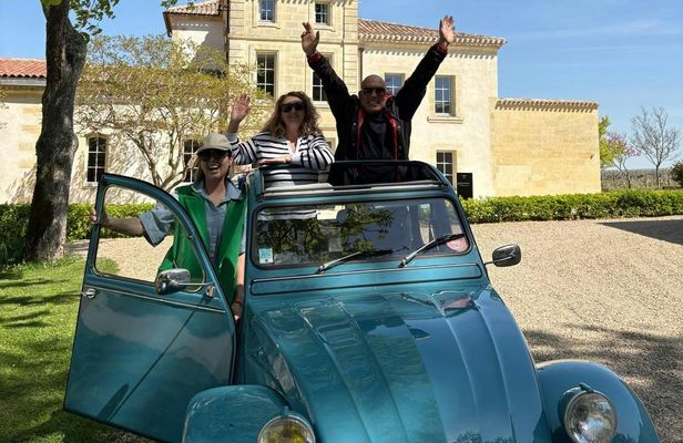 Pomerol and Saint Emilion private wine tour in a Citroën 2CV