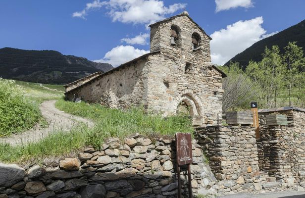 Hiking with a mountain guide in Canillo