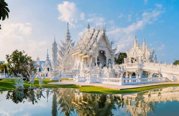 Full-day group tour of Chiang Rai's artistic and cultural landmarks