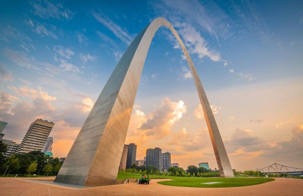 St. Louis Gateway Arch VIP guided tour with priority access