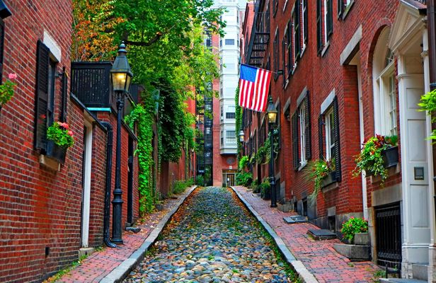Guided tour of Boston revolutionary sites with harbour cruise