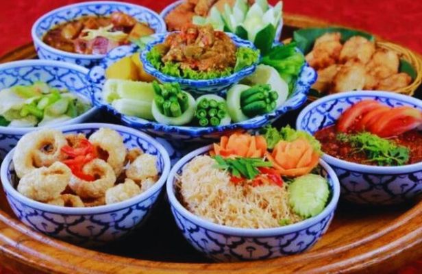 Cultural experience in Chiang Mai with northern Thai dinner
