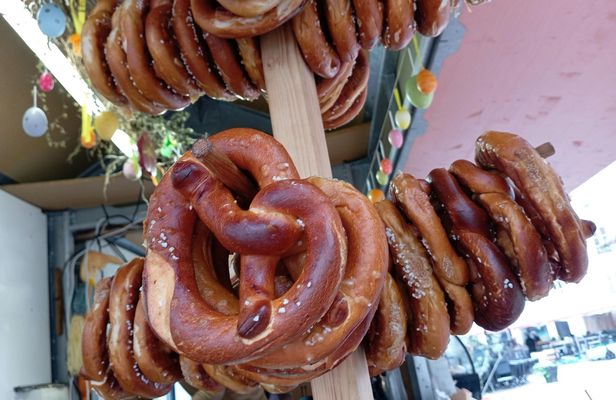 Nuremberg food tour with full meal and drinks