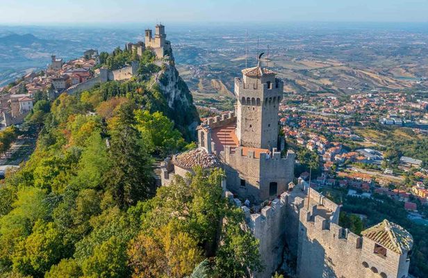 San Marino small group guided tour with 7 museums and towers pass