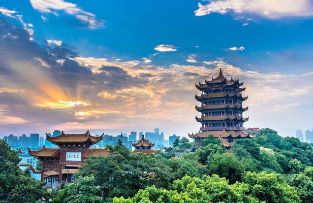 Wuhan private guided tour with Yellow Crane Tower and Hubei Museum